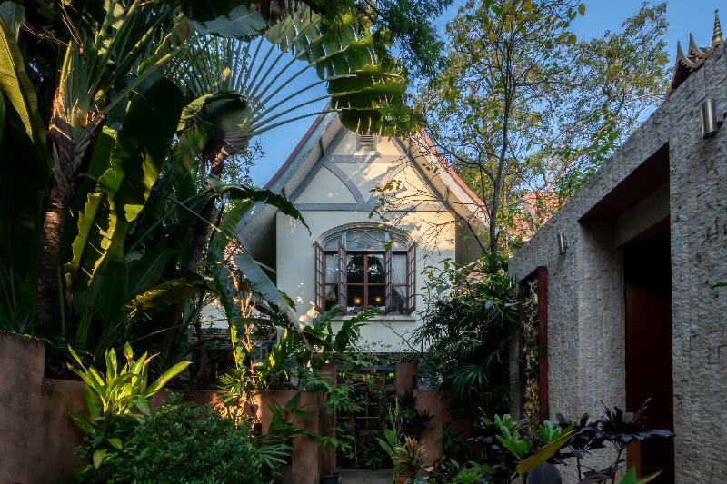 Ariyasom Villa Бангкок Экстерьер фото
